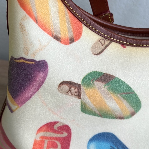 Dooney & Bourke popsicle bag. - Picture 6 of 11
